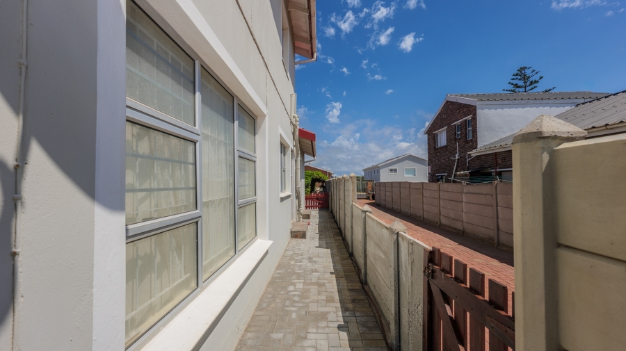 5 Bedroom Property for Sale in Struisbaai Western Cape